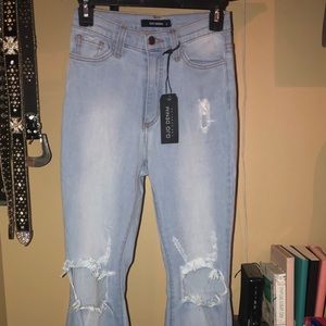 Perfect wide leg light denim jeans!